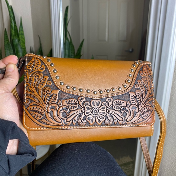 Montana West Tan and Brown Embossed Crossbody Bag - Picture 4 of 7